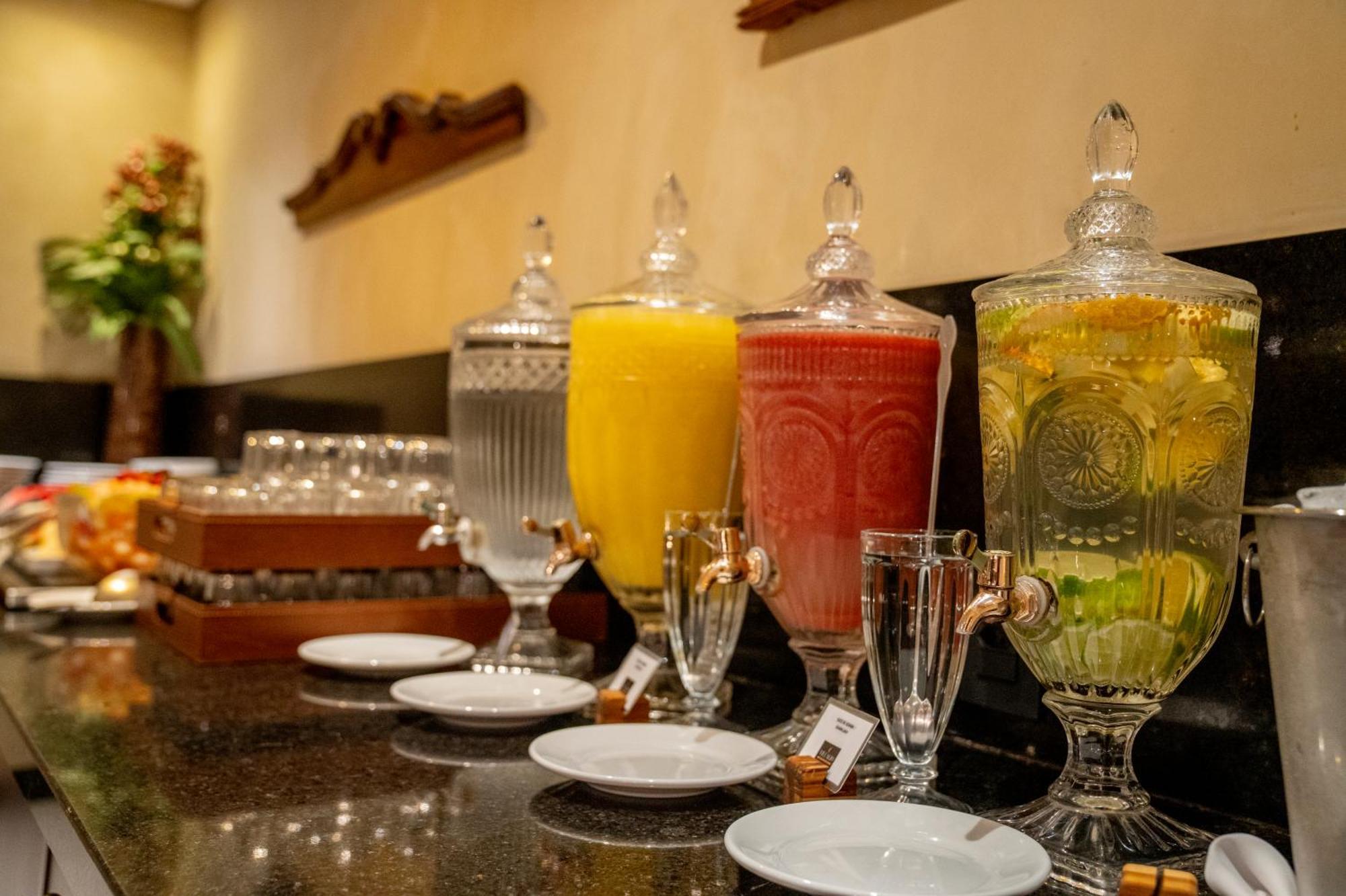 Hotel Luzeiros Recife Bagian luar foto A selection of non-alcoholic drinks