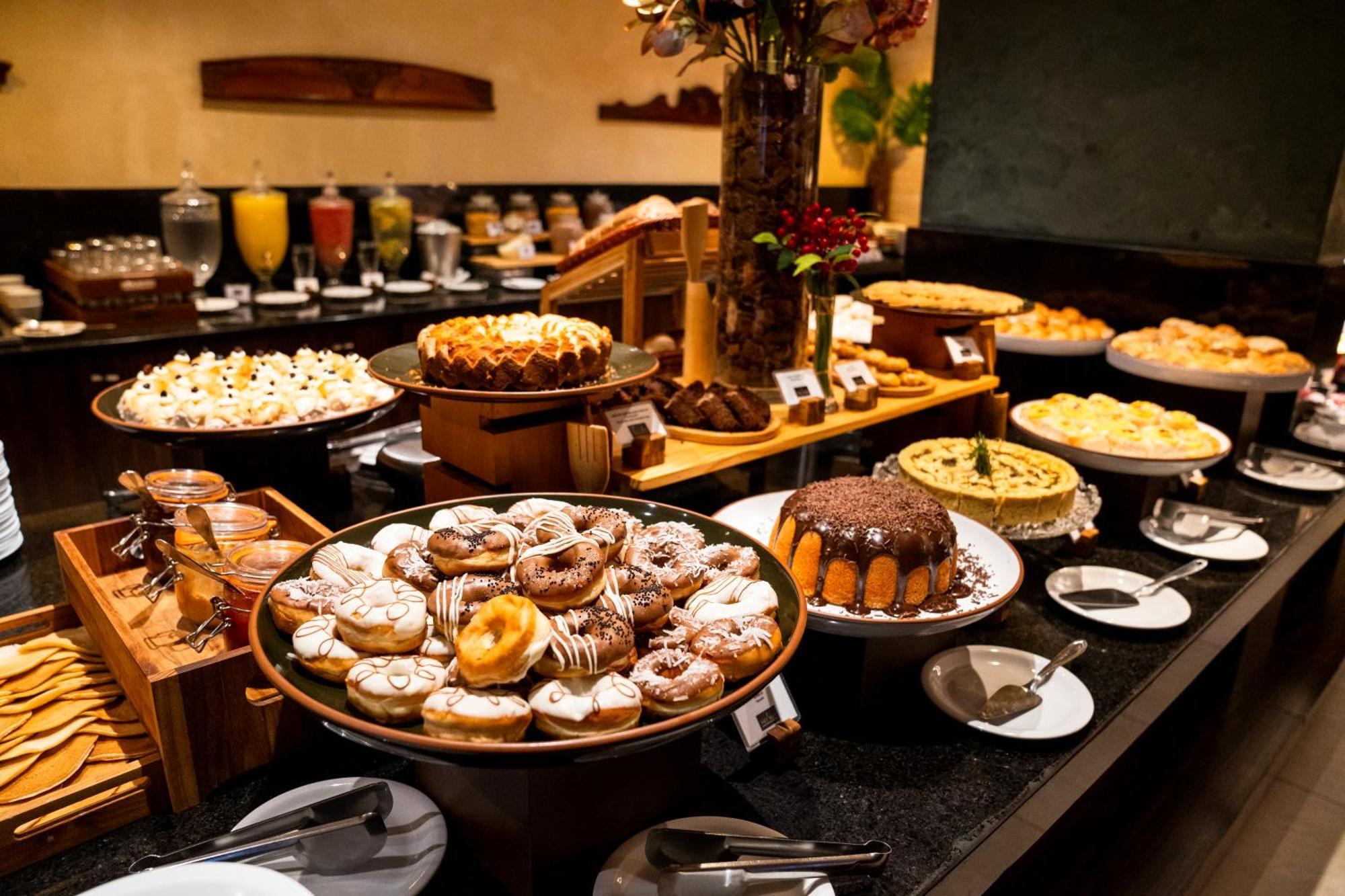 Hotel Luzeiros Recife Bagian luar foto A dessert buffet