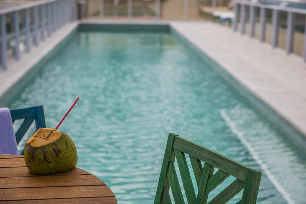 Hotel Luzeiros Recife Bagian luar foto The swimming pool at the hotel