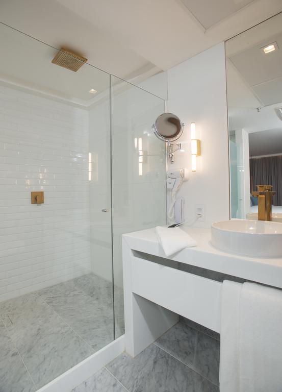 Hotel Luzeiros Recife Ruang foto A shower enclosure